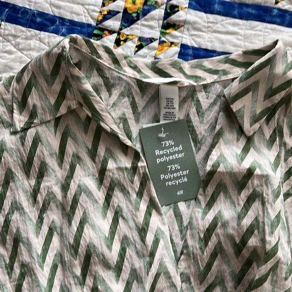 H&M green cream chevron cropped tie waist v neck blouse XXL 16 18 20% OF… - Picture 2 of 8